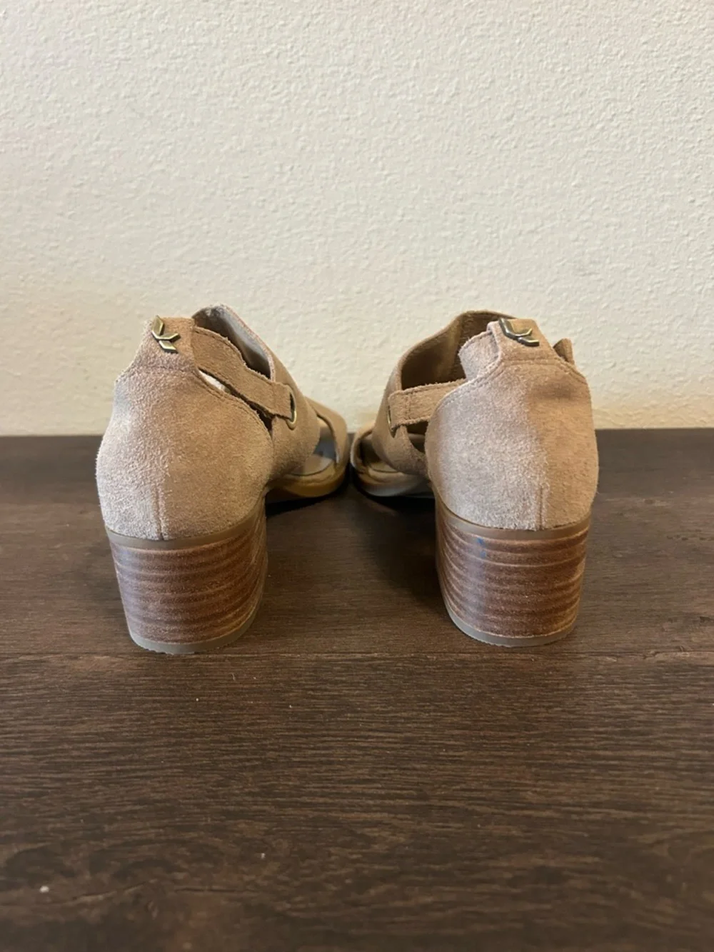 Koolaburra by Ugg Kaiah Suede Sandals